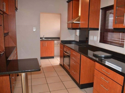 3 bedroom townhouse to rent in Beacon Bay
