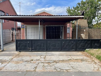 4 Bedroom House For Sale in Gustrouw