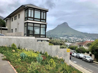 Apartment For Rent In Vredehoek, Cape Town