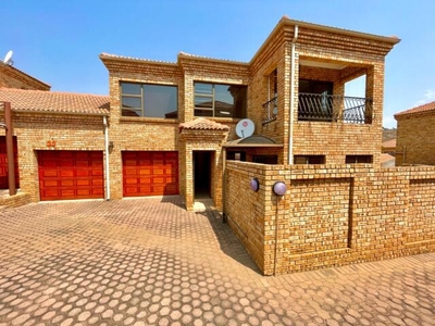 Apartment For Sale In Chancliff Ridge, Krugersdorp