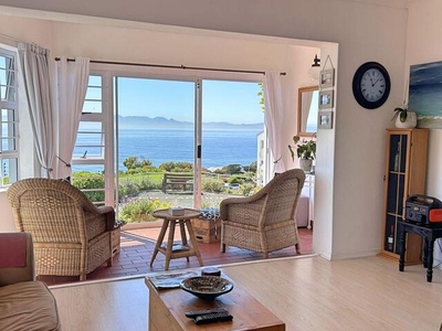 Apartment For Sale In Froggy Farm, Simons Town