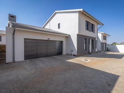 House For Sale In Amorosa, Roodepoort