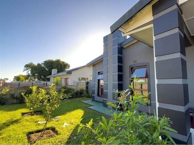 House For Sale In Delvillepark, George