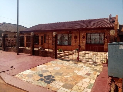 House For Sale In Dobsonville Ext 2, Soweto