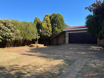 House For Sale In Helikonpark, Randfontein