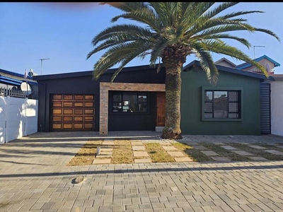 House For Sale In Lenasia Ext 5, Johannesburg
