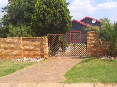 House For Sale In Lindhaven, Roodepoort