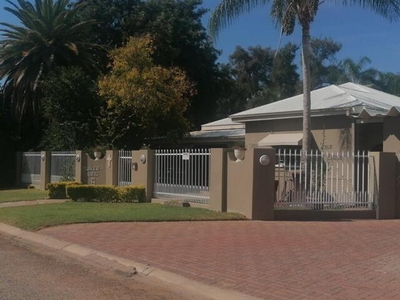 House For Sale In Middelpos, Upington