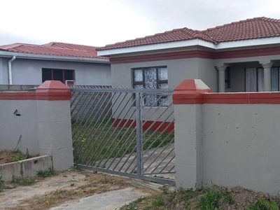 House For Sale In Scenery Park, East London