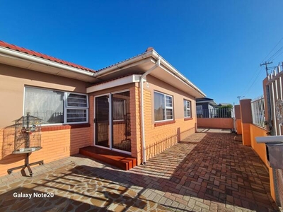 House For Sale In Sidwell, Port Elizabeth