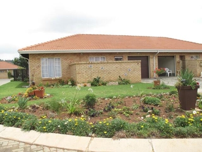 Townhouse For Rent In Albertskroon, Johannesburg
