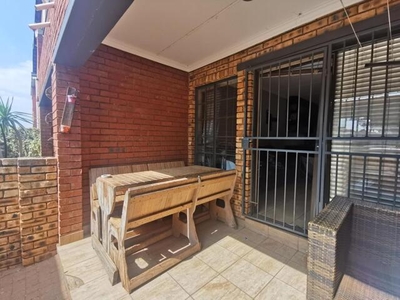 Townhouse For Rent In Golf Park, Meyerton