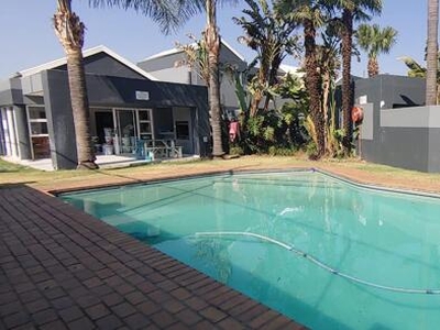Townhouse For Rent In Lakefield, Benoni