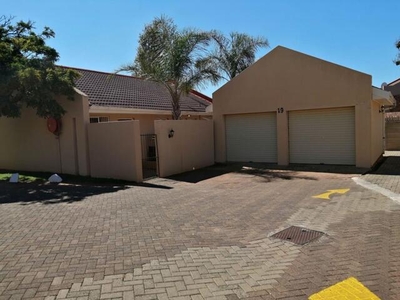 Townhouse For Rent In Langenhovenpark, Bloemfontein