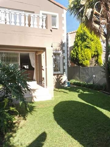 Townhouse For Rent In Magaliessig, Sandton