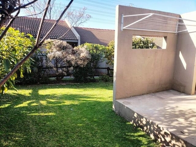 Townhouse For Rent In Magaliessig, Sandton