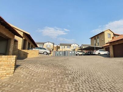Townhouse For Rent In Meyersdal, Alberton