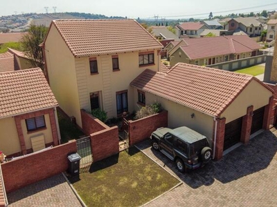 Townhouse For Rent In Rietvlei Heights Country Estate, Pretoria