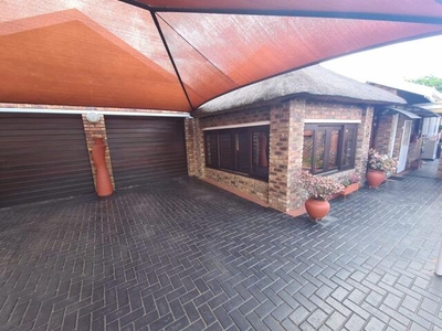 Townhouse For Sale In Arcon Park, Vereeniging