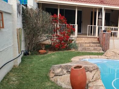 Townhouse For Sale In Berario, Randburg