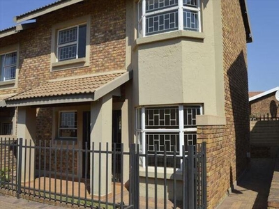 Townhouse For Sale In Birchleigh, Kempton Park