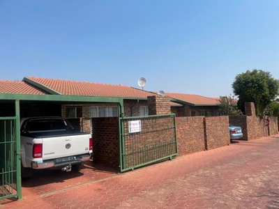 Townhouse For Sale In Die Hoewes, Centurion