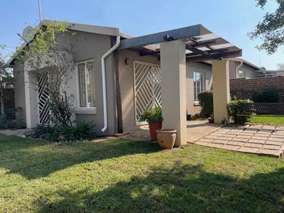 Townhouse For Sale In Eden Glen, Edenvale