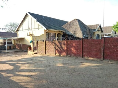 Townhouse For Sale In Empangeni Central, Empangeni