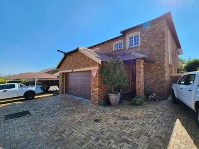 Townhouse For Sale In Honeydew Grove, Roodepoort