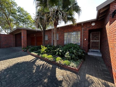 Townhouse For Sale In Huttenheights, Newcastle