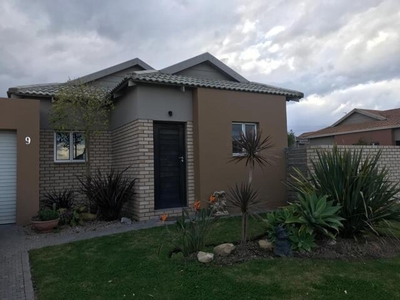 Townhouse For Sale In Mooikloof Country Estate, George