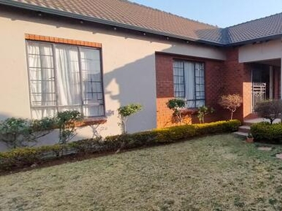 Townhouse For Sale In Mooikloof Ridge, Pretoria