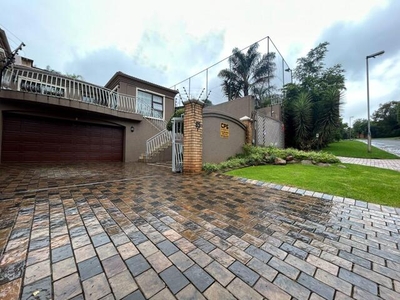 Townhouse For Sale In Mulbarton, Johannesburg
