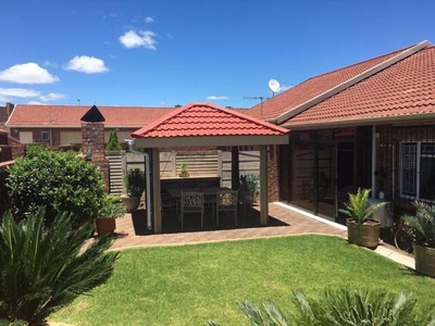 Townhouse For Sale In Newcastle Central, Newcastle