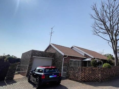 Townhouse For Sale In Noordheuwel, Krugersdorp