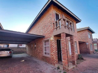 Townhouse For Sale In Potchefstroom Central, Potchefstroom