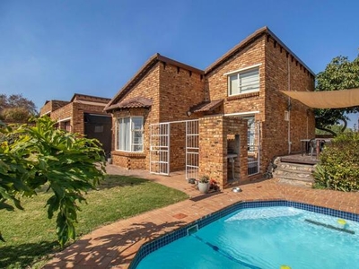 Townhouse For Sale In Radiokop, Roodepoort