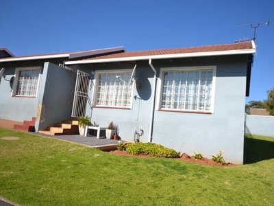 Townhouse For Sale In Roodepoort West, Roodepoort