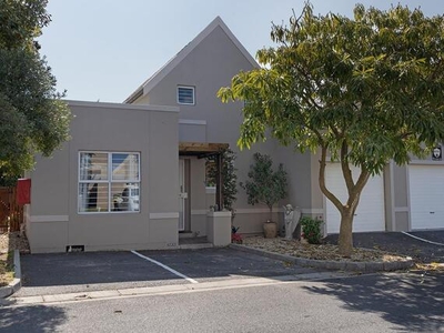 Townhouse For Sale In Sonstraal Heights, Durbanville
