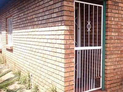 Townhouse For Sale In Witbank Ext 10, Witbank