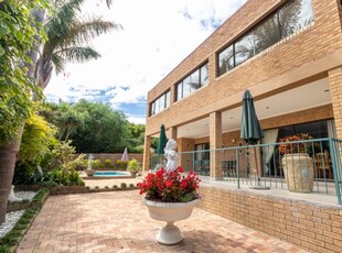 5 Bedroom House For Sale in Plattekloof