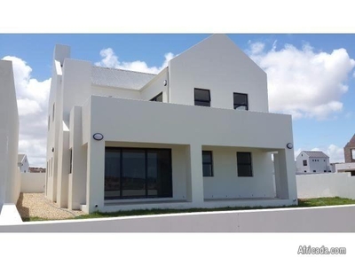 4 Bedroom House For Sale in Blue Lagoon