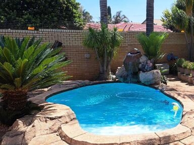 House For Sale In Sonneveld, Brakpan