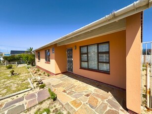 NEW SOLE MANDATE, THREE BEDROOM FOR SALE IN STRANDFONTEIN