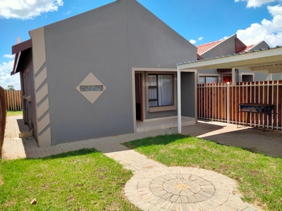 2 Bedroom Sectional Title For Sale in Mandela View