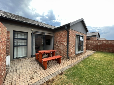 2 Bedroom Townhouse to rent in Mooivallei Park