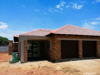 3 Bedroom house in Riversdale For Sale