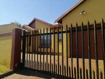 3 Bedroom House To Let in Olievenhoutbosch
