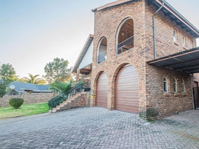 4 Bedroom house for sale in Faerie Glen, Pretoria