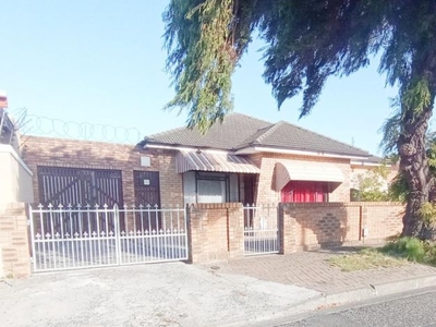 4 Bedroom house sold in Hazendal, Cape Town